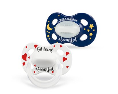 The Medela DAY & NIGHT dummies with the designs “24/7 Milkbar” and “Eat local”. Includes the icon and text “Swiss Made”.